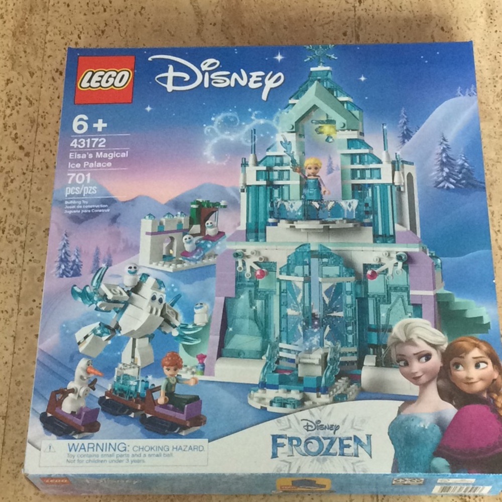 Lego set Elsa’s Magical Ice Palace